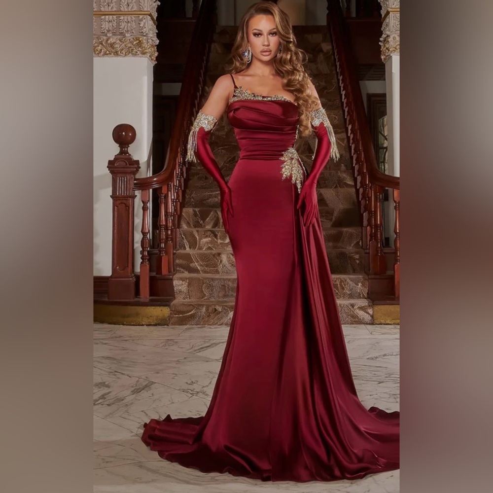 Portia Scarlett Gown with gloves